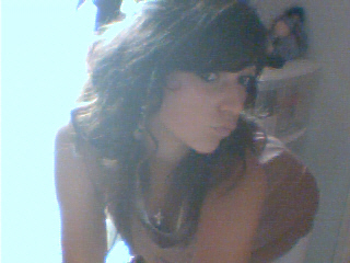 ---> ELLE _______